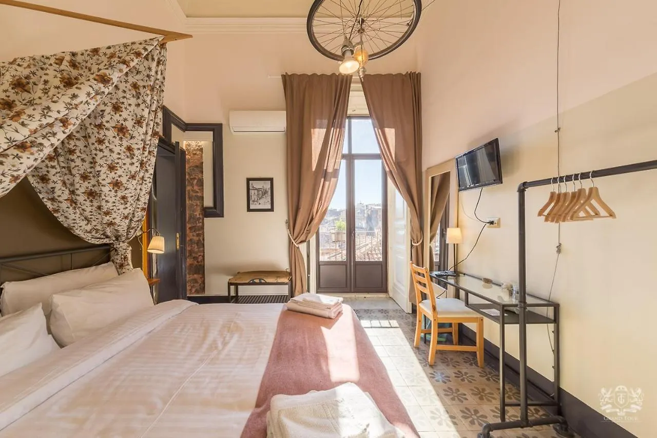 *** לינה וארוחת בוקר Grand Tour Design Guest House Catania Self Check-In איטליה