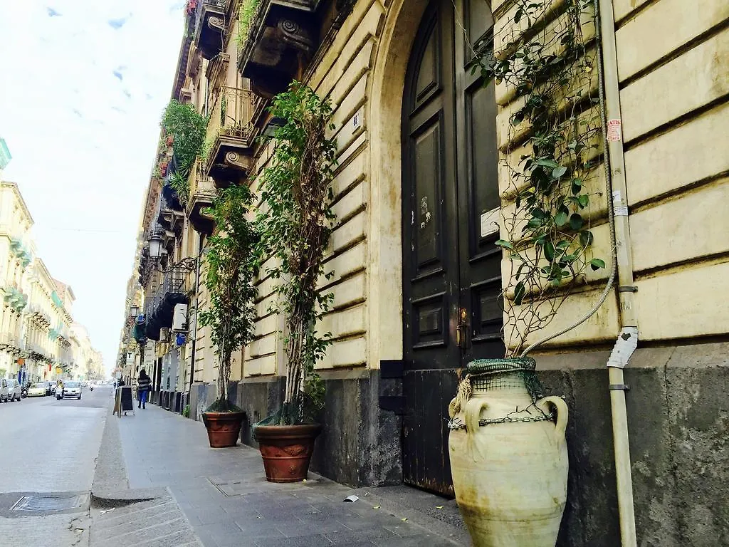 Grand Tour Design Guest House Catania Self Check-In 3*,  איטליה