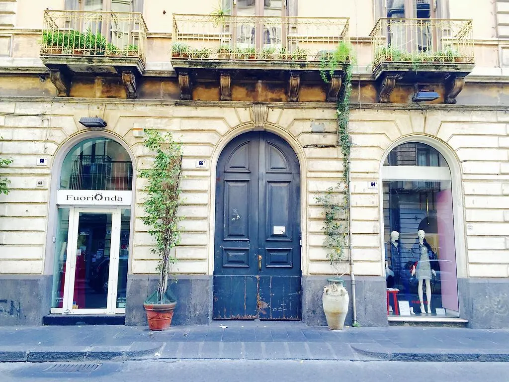 *** לינה וארוחת בוקר Grand Tour Design Guest House Catania Self Check-In איטליה